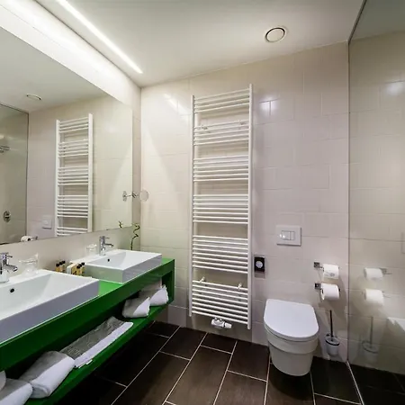 ホテル Rimske Terme - Rimski Dvor 4*